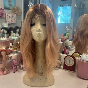 COPY - STUNNING 💯 Pre-owned wig/sheitel! No name on wig.  Tag has been cut.